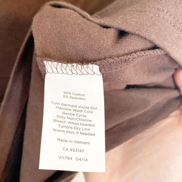 Talbots Women’s Long Sleeve Brown Shirt with Keyhole Gold Metal Size M - Picture 5 of 5